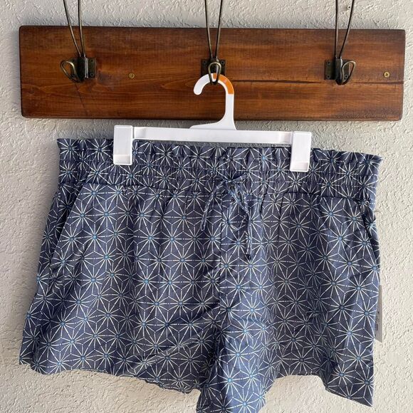 A New Day Women's High-Rise Pull-On Blue and white star patterned shorts - Picture 2 of 6